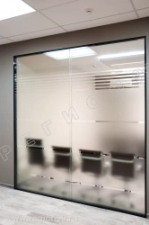 переговорная комната стена стекло