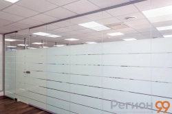 зонирование офисного помещения с помощью перегородки