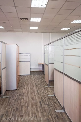 перегородка из ДСП и стекла перегородка с пленкой ручная резка