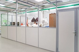 перегородка на производстве прегородка из ЛДСП и стекла