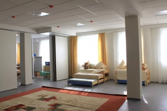 перегородка трансформируемая белое ЛДСП вариант парковки складной стены
